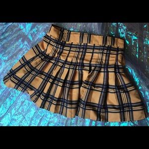 Yellow plaid (Clueless vibes💄) short tennis skirt! Pleated with a line fit!